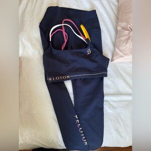 Peloton set size small